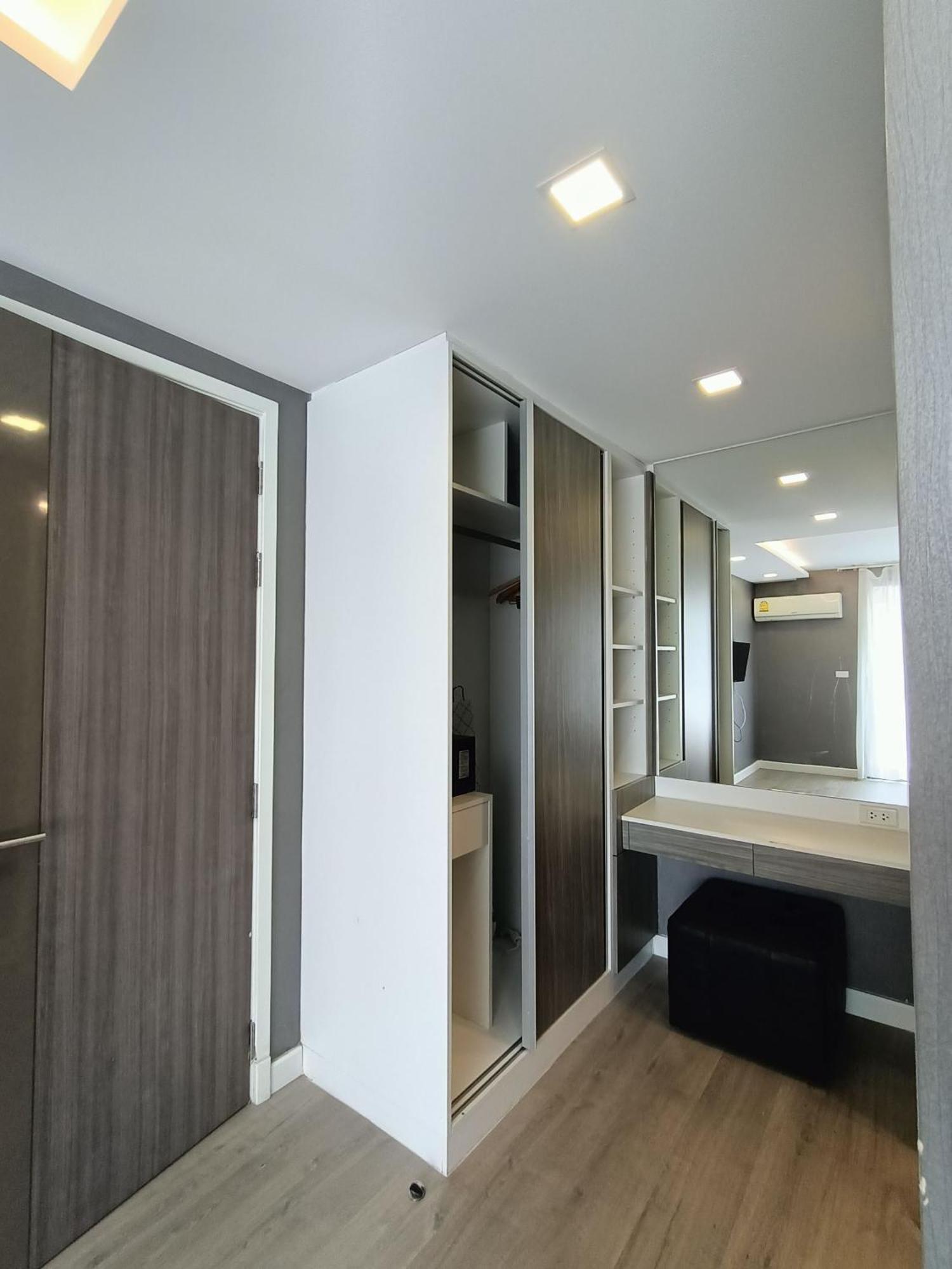 18 Residence Bangkok Esterno foto
